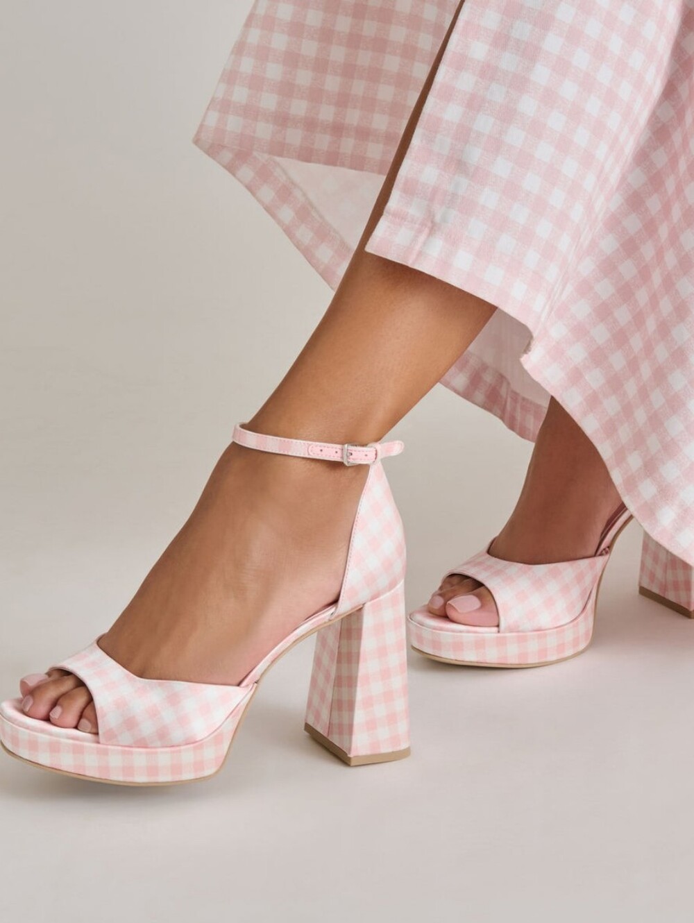 LAST PRICE New Dolce Vita Byrdie Gold Pandro Gingham Heels NO OFFERS - Picture 4 of 16